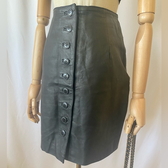 🪩SALE🪩VINTAGE 1990'S LEATHER BUTTON FRONT MINI SKIRT - Picture 3 of 5
